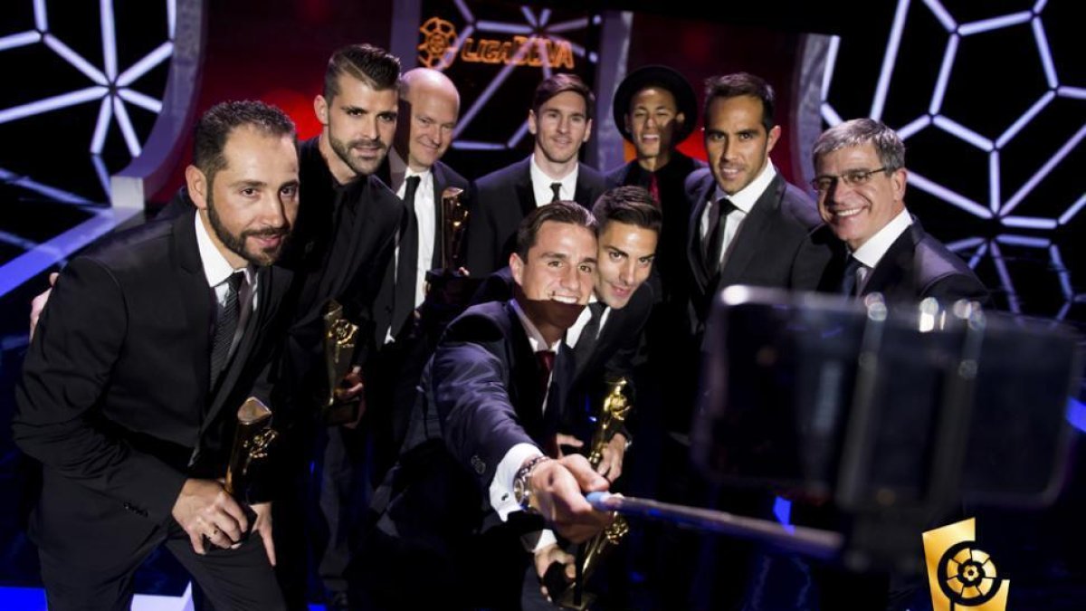 Pablo Machín junto a otros de los galardonados en la Gala de la LFP.-LALIGA