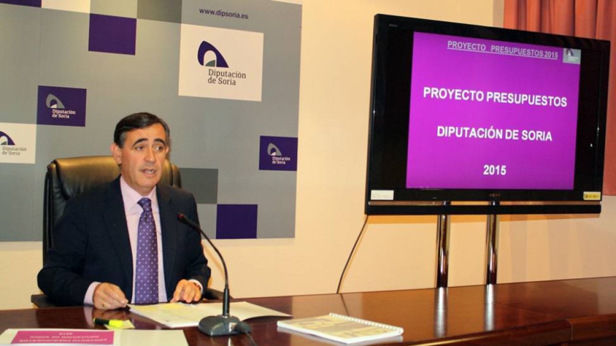 Pardo durante la presentación ayer del borrador presupuestario.-DIPUTACIÓN