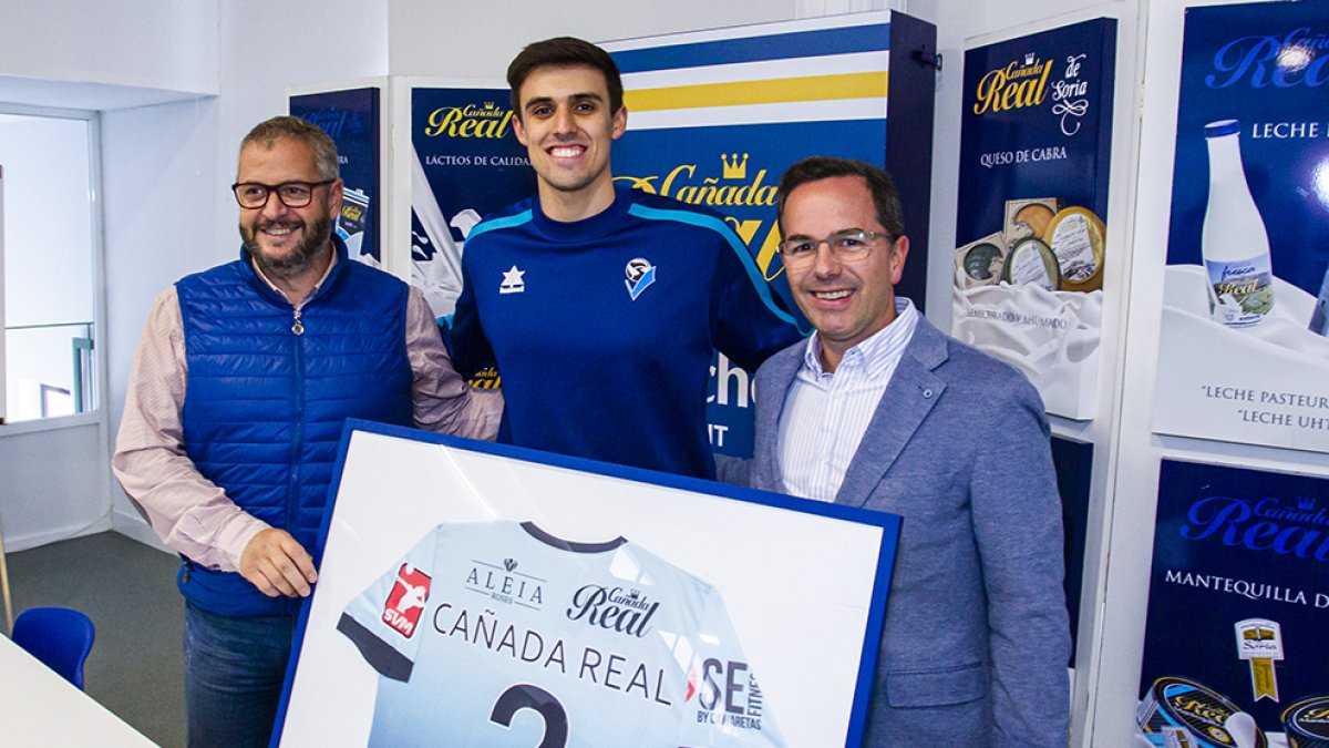 Cabrerizo, Pelegrín Vargas y Galparsoro en las instalaciones de Cañada Real. MARIO TEJEDOR