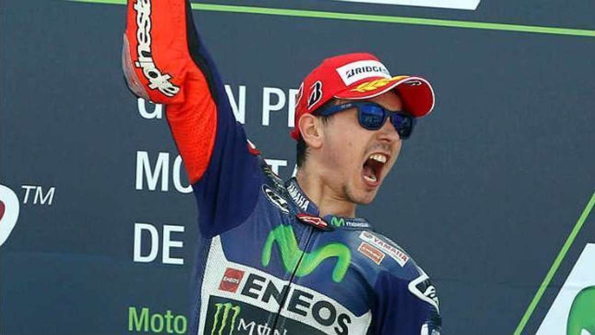 Jorge Lorenzo celebra la victoria en el GP de Motorland.-JAVIER CEBOLLADA