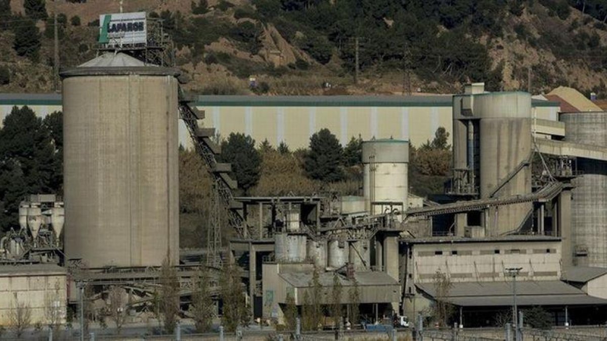 La planta cementera de Lafarge en Montcada i Reixac.-EL PERIÓDICO