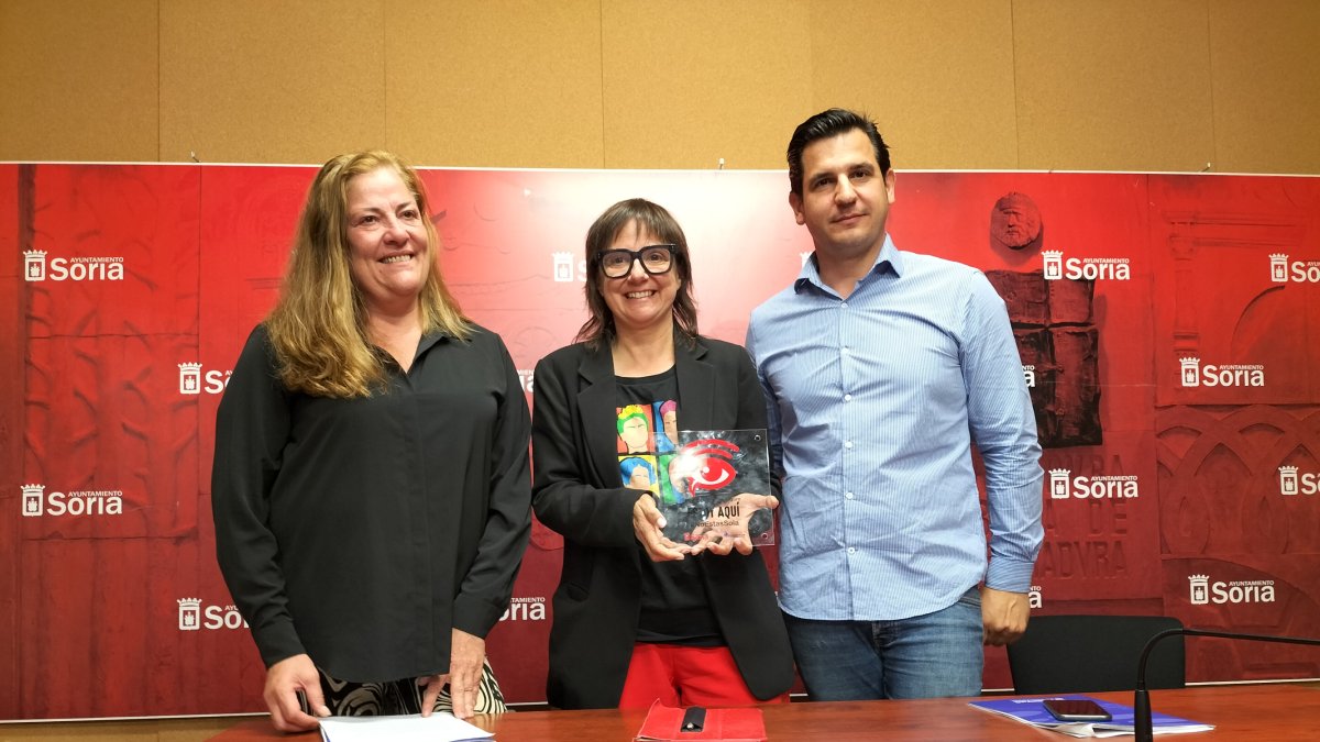 María Victoria Marco, Gloria Gonzalo y Pablo Cabezón, en la presentación del protocolo y el sello. J.A.C.