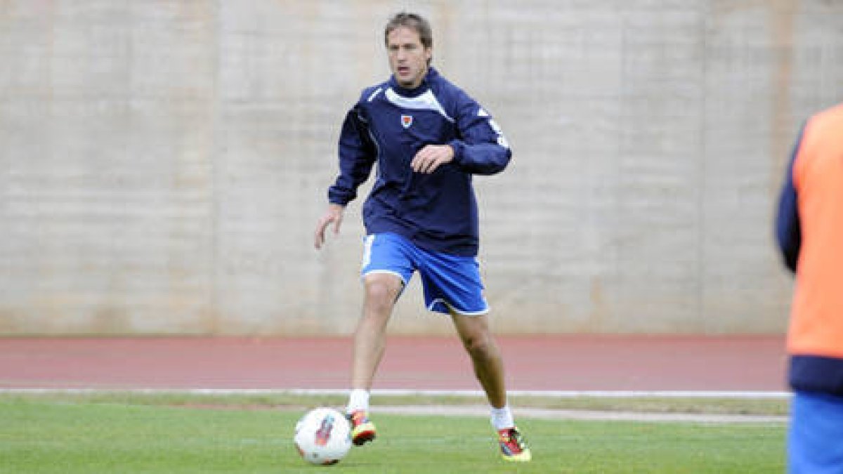 José Antonio Culebras será titular por primera vez en Liga esta temporada. / VALENTÍN GUISANDE-