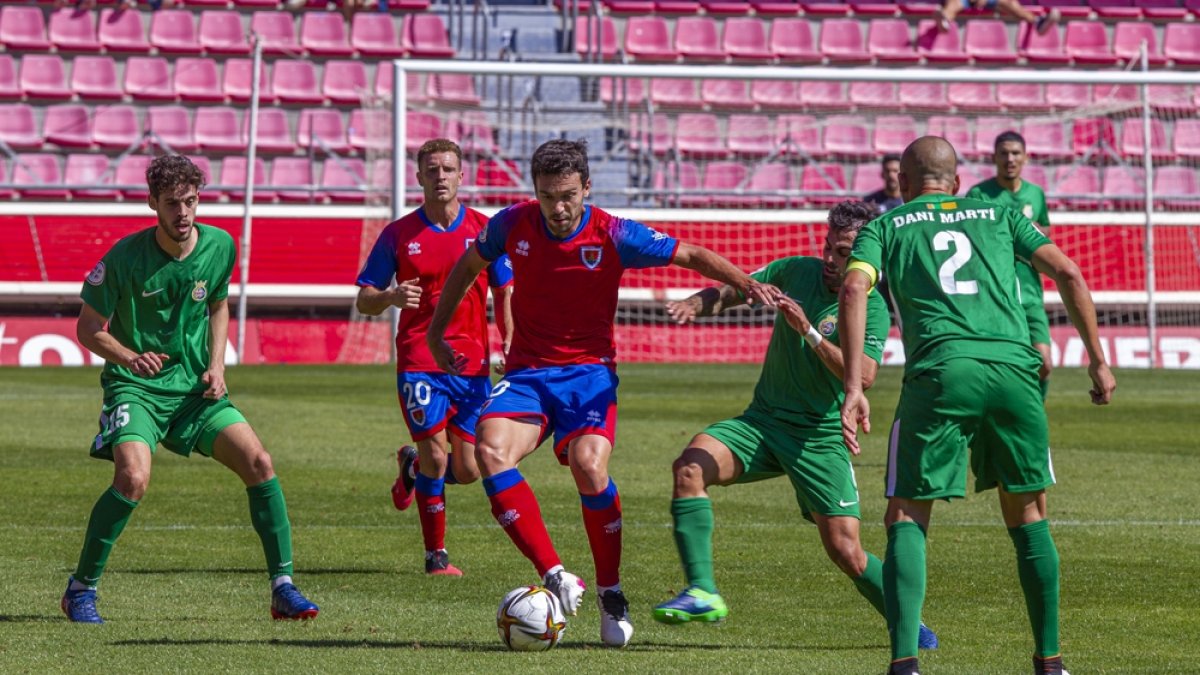 Encuentro de la primera vuelta entre Numancia y Cerdanyola en Los Pajaritos. MARIO TEJEDOR