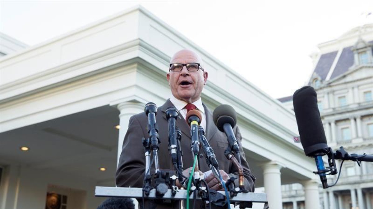 El Asesor de Seguridad Nacional de EE.UU., el Teniente General HR McMaster, habla durante una rueda de prensa en relación con un informe publicado por el Washington Post hoy, lunes 15 de mayo de 2017, en la Casa Blanca, en Washington, DC, (EE.UU.). McMast-EFE