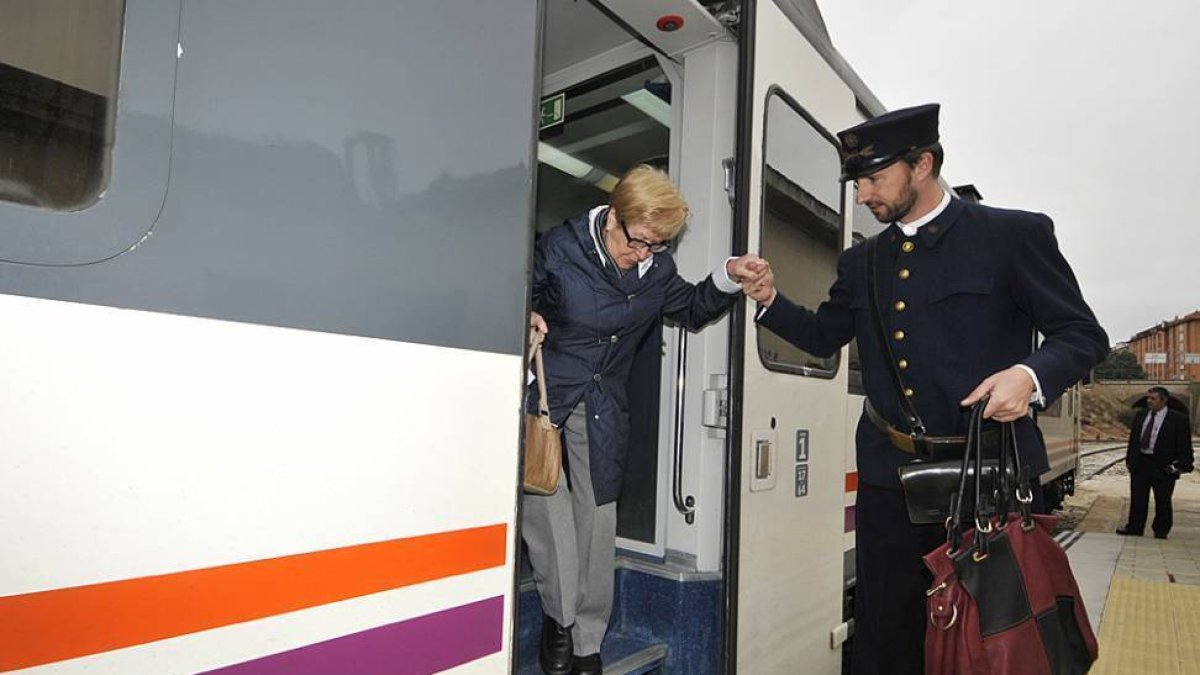 Tren Campos de Castilla.-VALENTÍN GUISANDE
