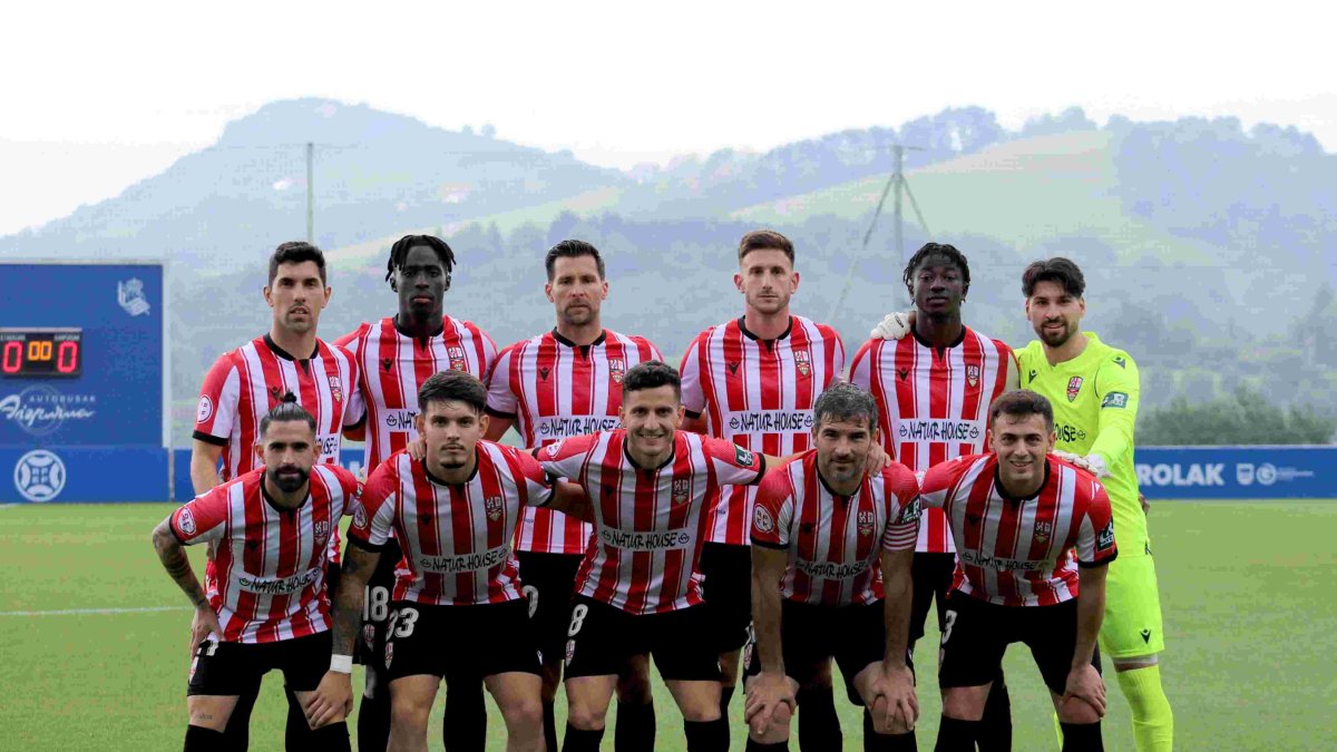 Equipo inicial de la UD Logroñés la pasada jornada ante la Real Sociedad B. TWITTER UD LOGROÑÉS