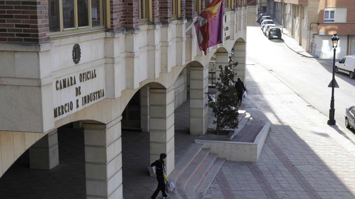 Fachada de la Cámara de Comercio de Soria.-HDS