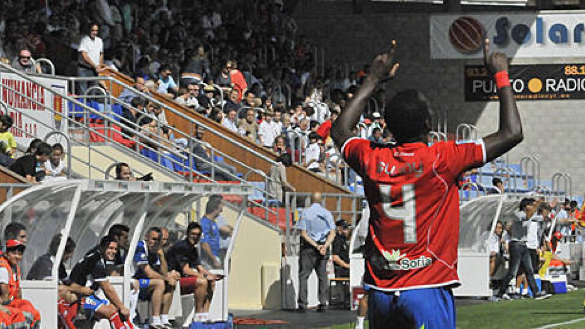 Sunny celebra el gol de la victoria. / D. Mayor-