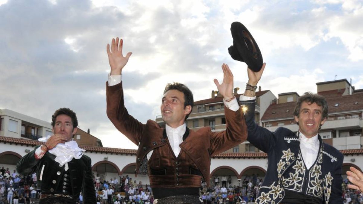 De izquierda a derecha, Leonardo Hernández, Andy Cartagena y Pablo Hermoso de Mendoza-VALENTÍN GUISANDE