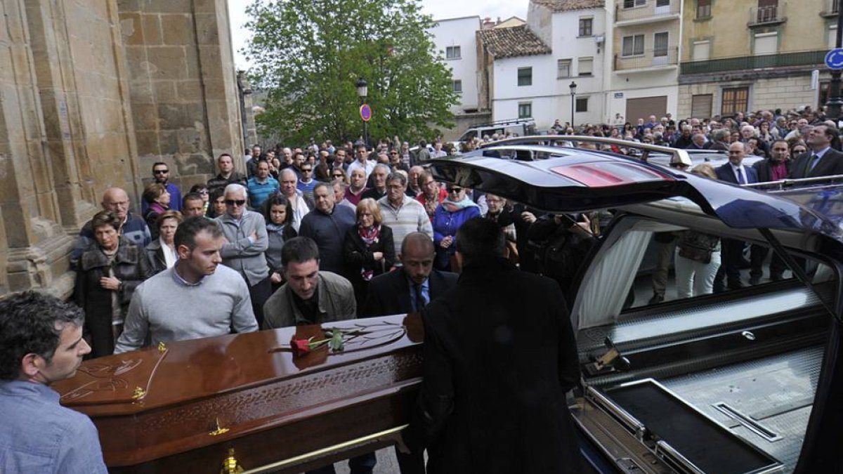 Féretro de Hugo Calavia ayer en el funeral de Ágreda-V. G.