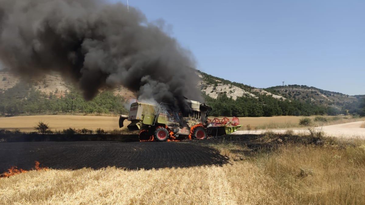 Incendio agrícola en una imagen de archivo. MARIO TEJEDOR