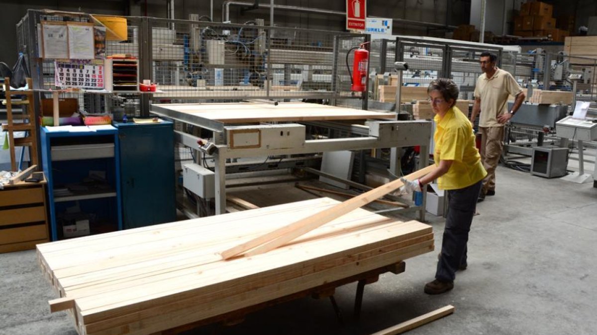 Trabajadores de Norma Doors.-A. M.