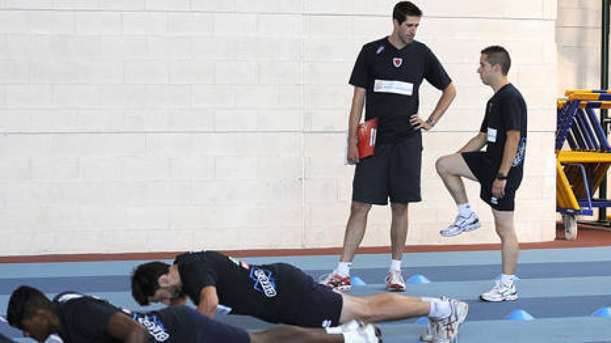 Moltó en un entrenamiento con su segundo Álvaro Martín. / U. Sierra-