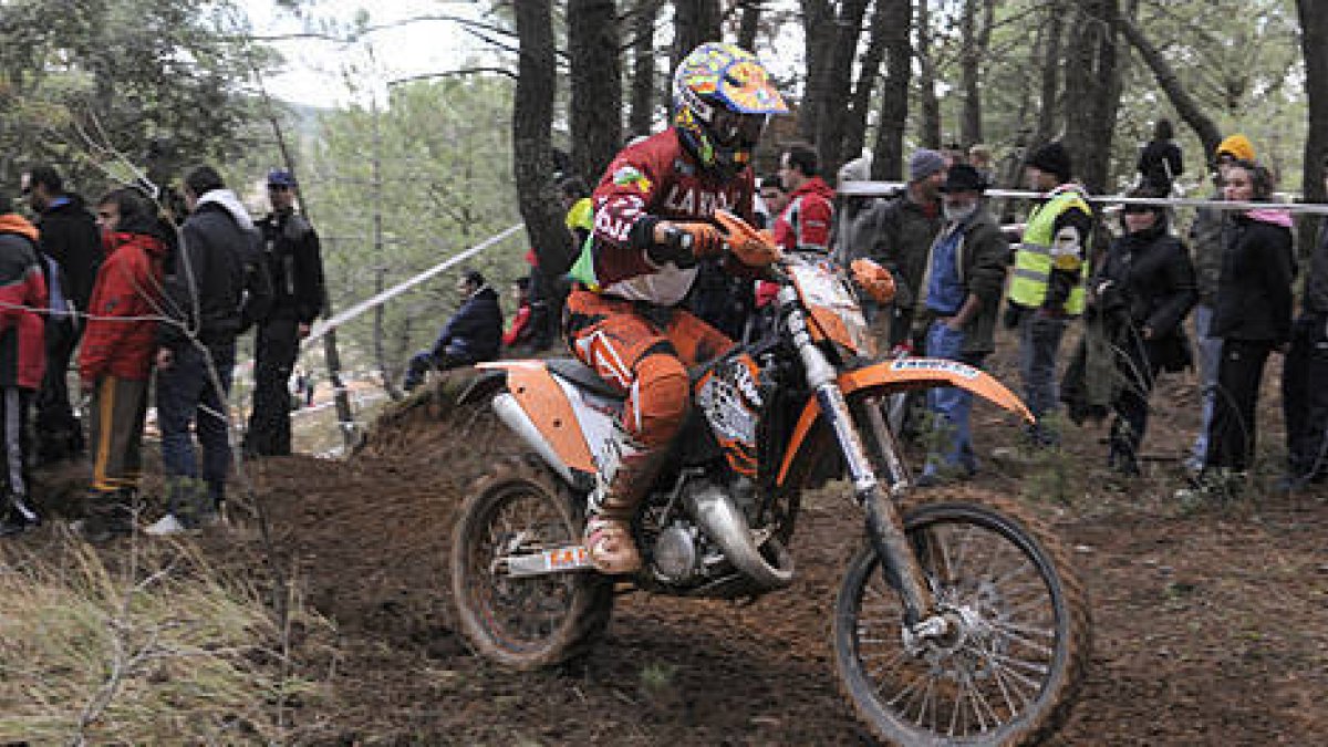 Tardelcuende y San Esteban acogen este fin de semana sendas pruebas de motocross. / VALENTÍN GUISANDE-