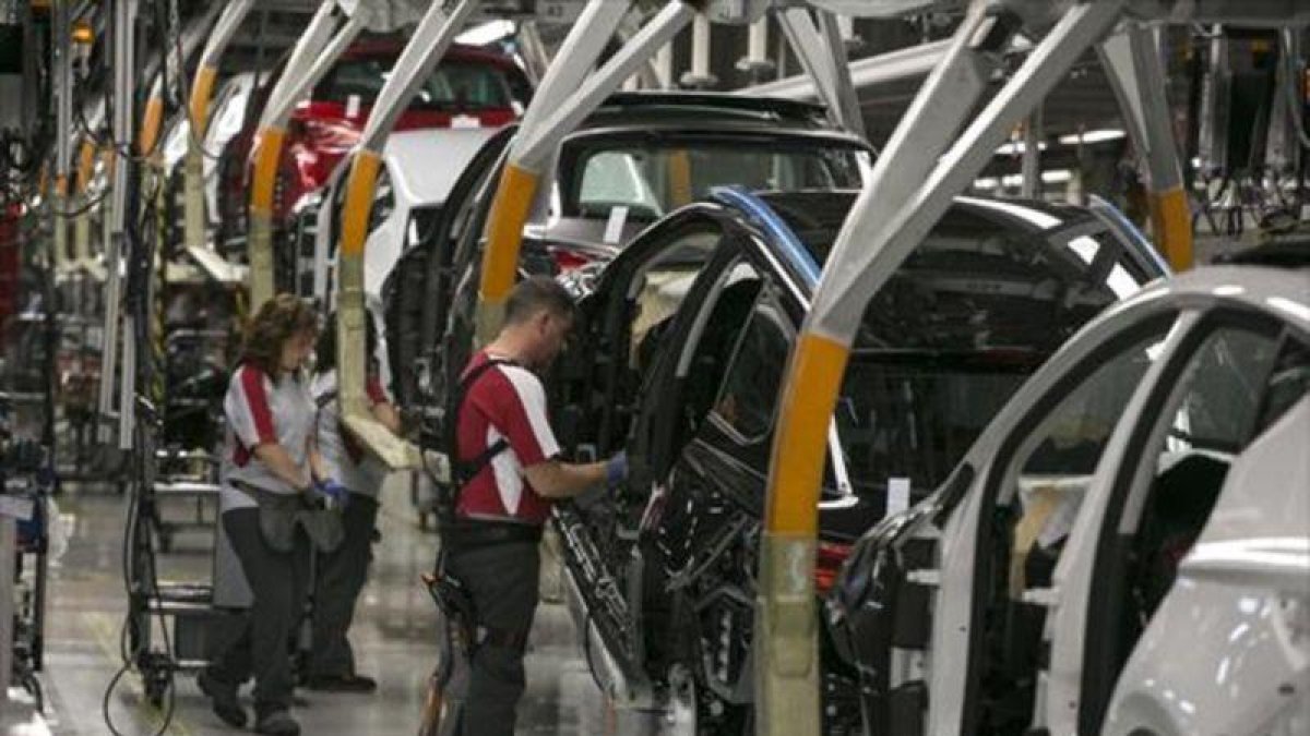 Cadena de montaje de Seat en Martorell.-JOAN CORTADELLAS