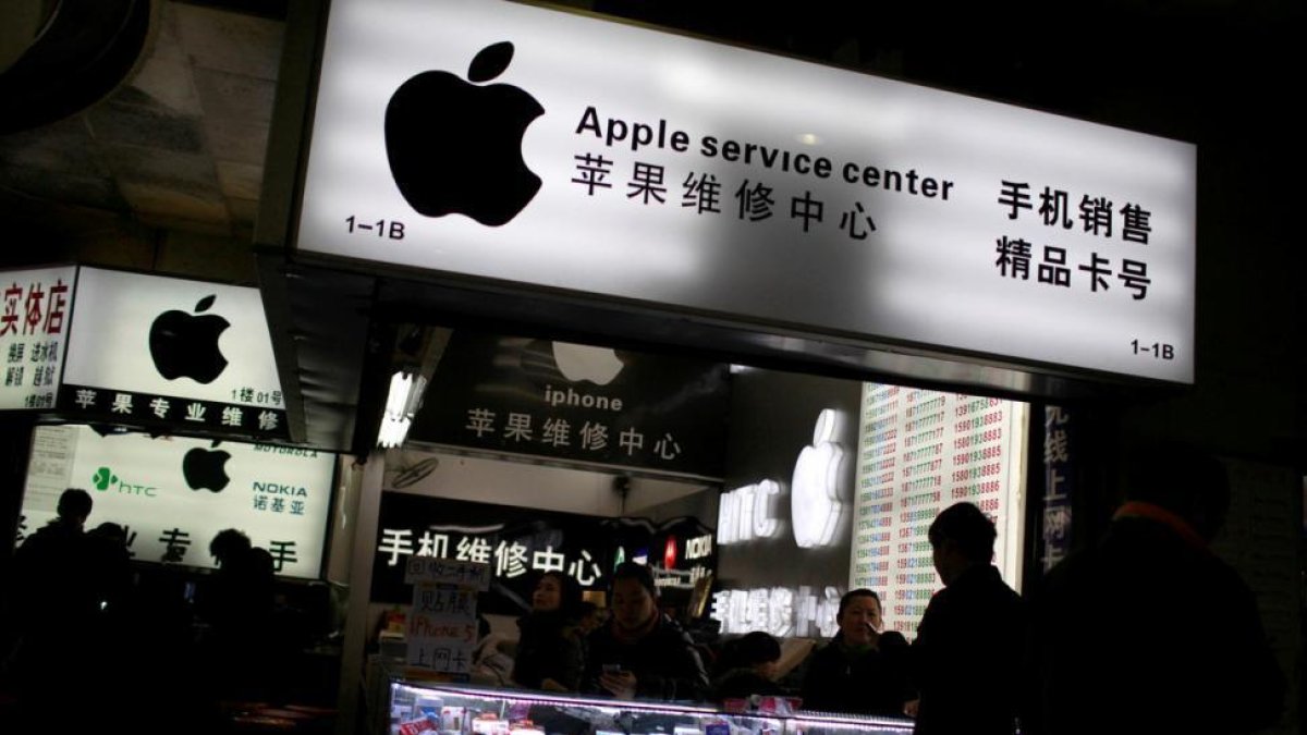 Tienda de atención al cliente de Apple en Shanghái.-REUTERS / ALY SONG