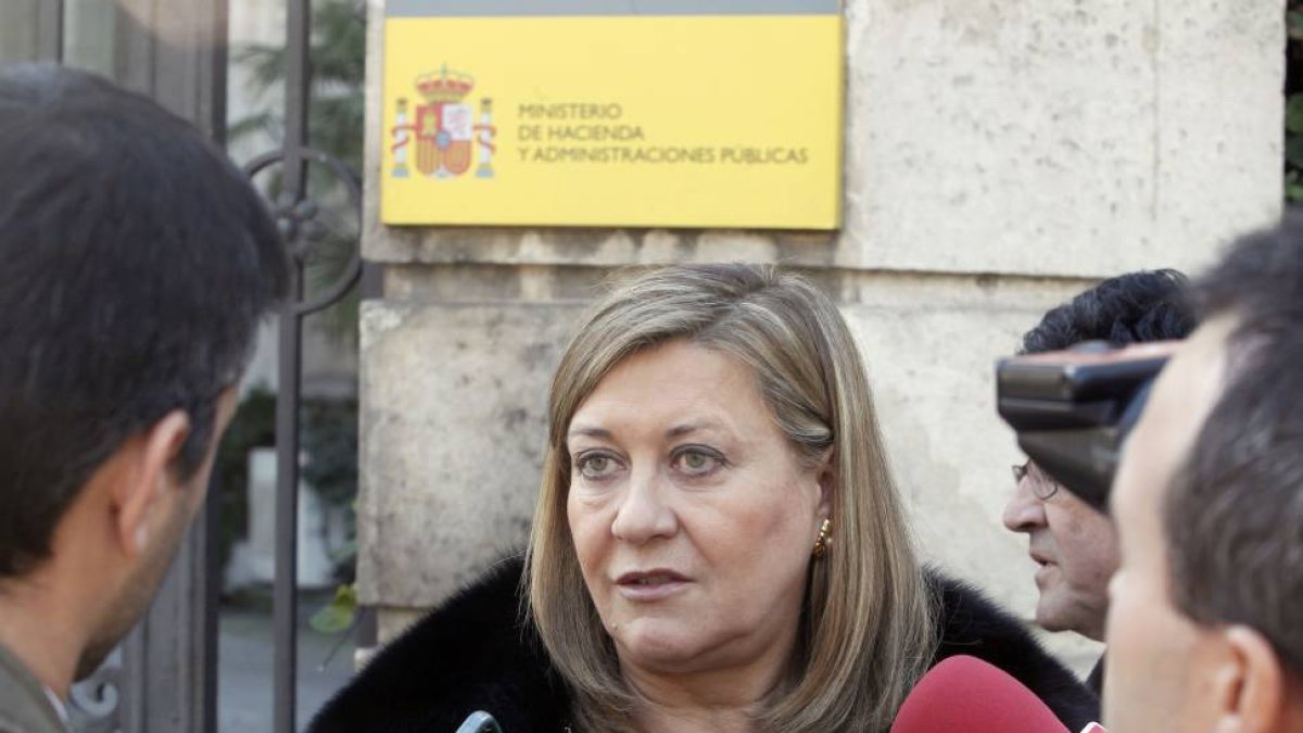 La consejera de Hacienda, Pilar del Olmo, a la salida del ministerio de Hacienda-Ical