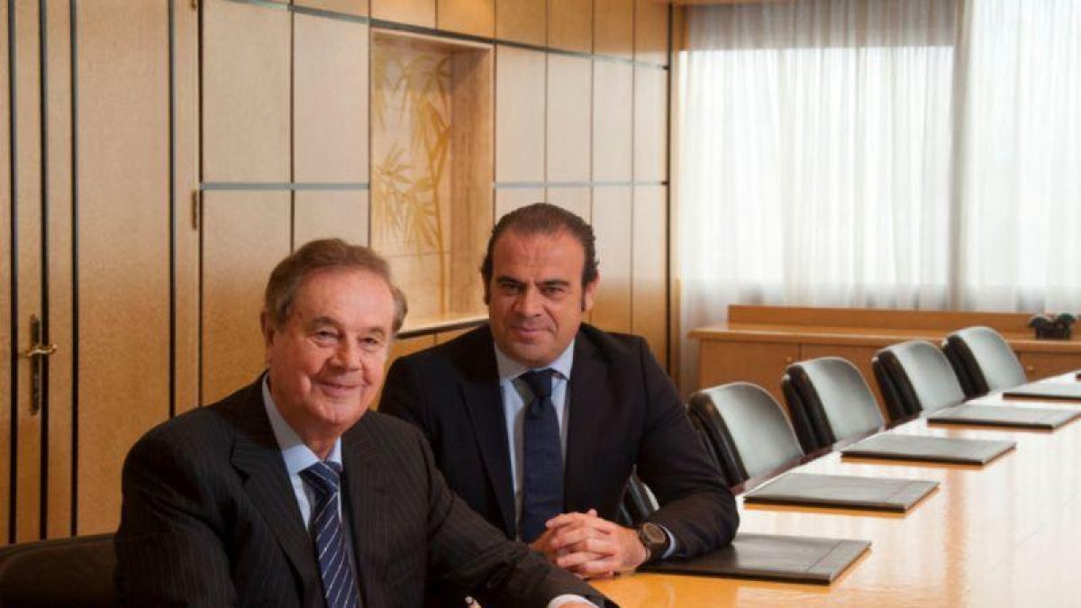 El presidente de Meliá, Gabriel Escarrer Juliá, y el hasta ahora vicepresidente, Gabriel Escarrer Jaume.-