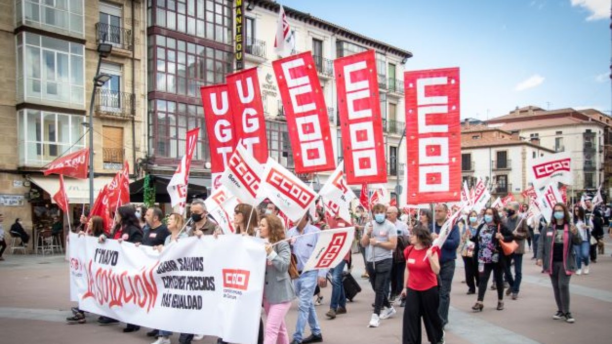 La manifestación partió desde la plaza Mayor hasta la calle Vicente Tutor. GONZALO MONTESEGURO