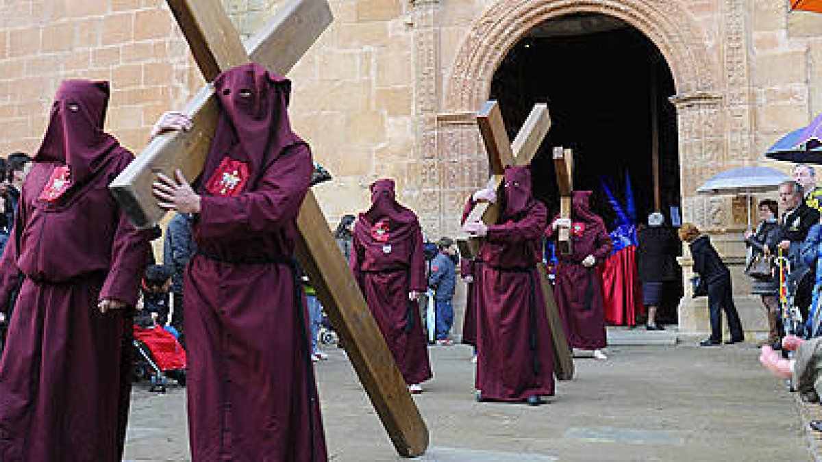 Procesión del Jueves Santo por las calles de Soria. / VALENTÍN GUISANDE-