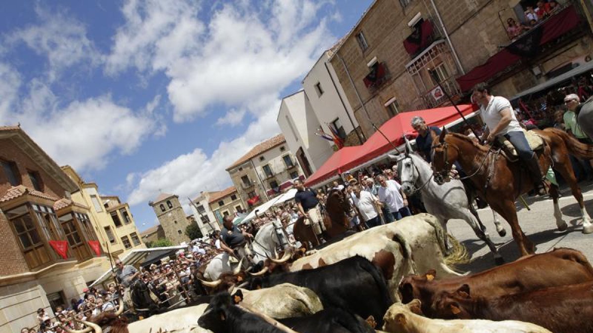 El mercado fue un gran reclamo y llenó Almarza de visitantes-L.A.T.