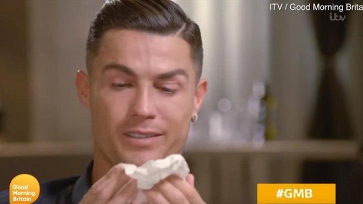 Cristinano Ronaldo rompe a llorar durante una entrevista en la cadena británica ITV.-