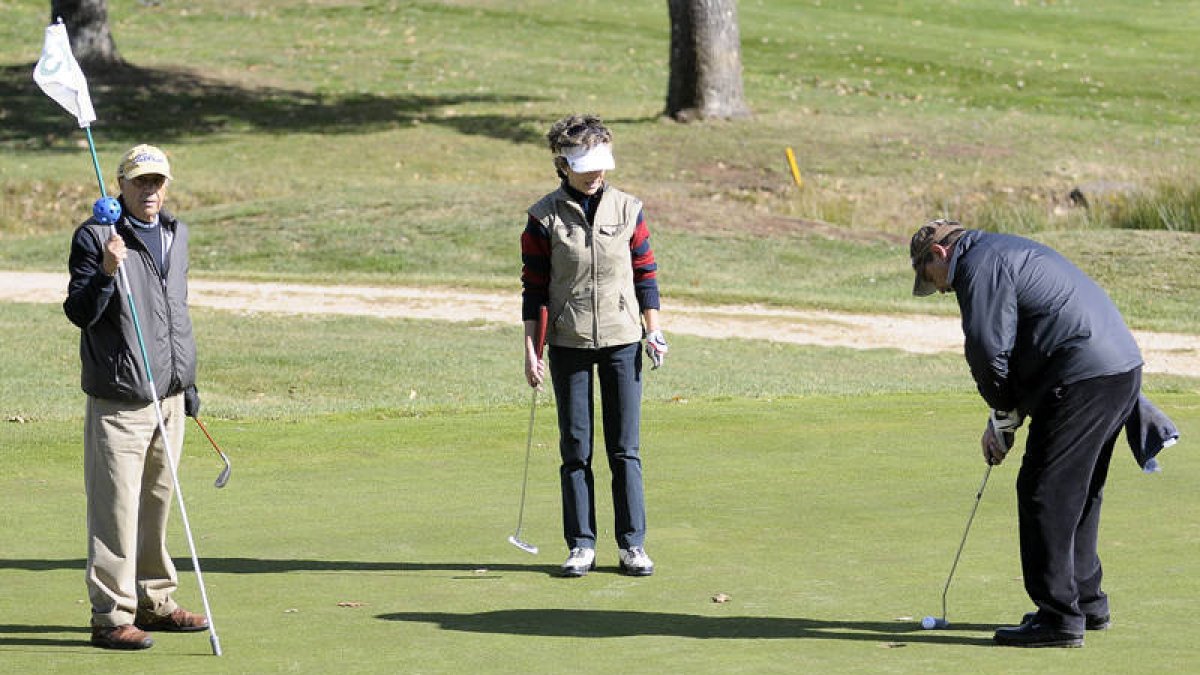 Una participante durante el torneo celebrado ayer en Pedrajas. / ÚRSULA SIERRA-