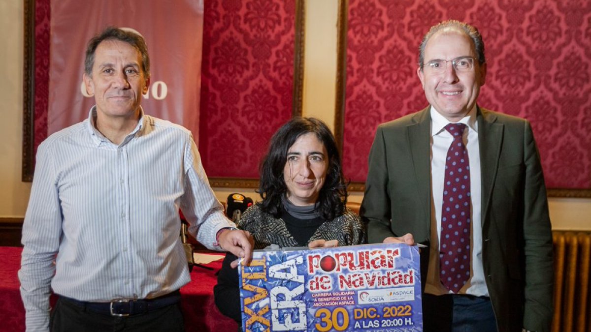Miguel García, Laura de Diego y Pedro José Millán en la presentación de la Carrera de Navidad. GONZALO MONTESEGURO