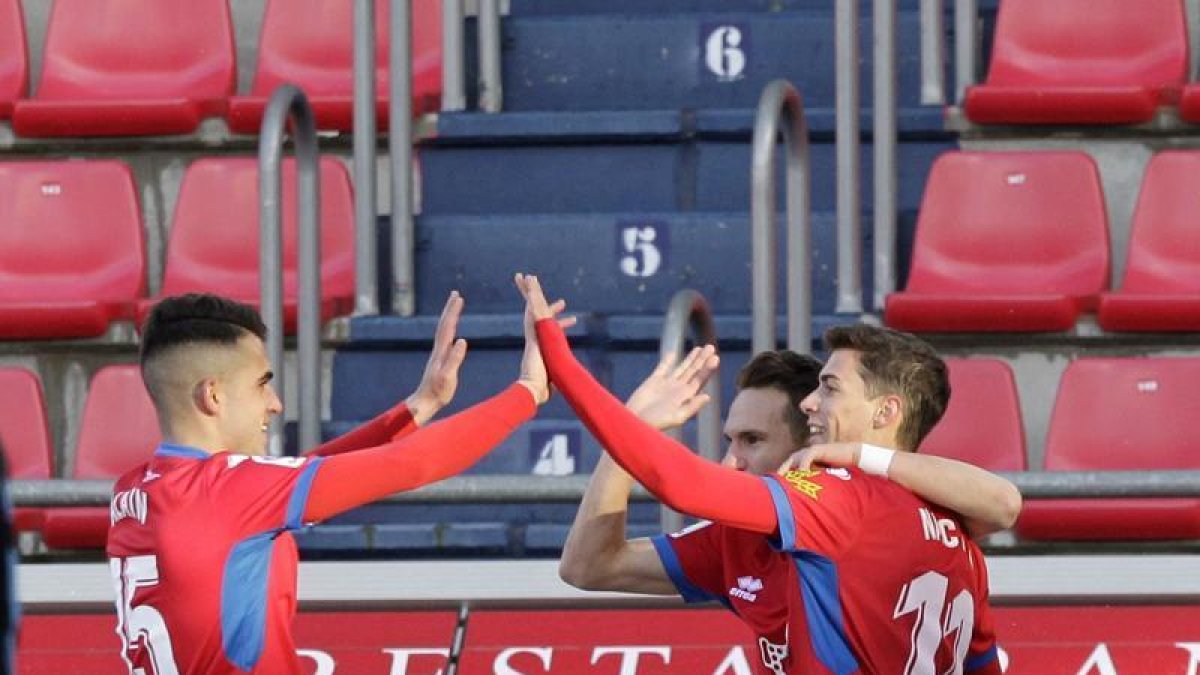Oyarzun, Nacho y David Rodríguez quieren seguir celebrando goles y victorias del Numancia.-Luis Ángel Tejedor