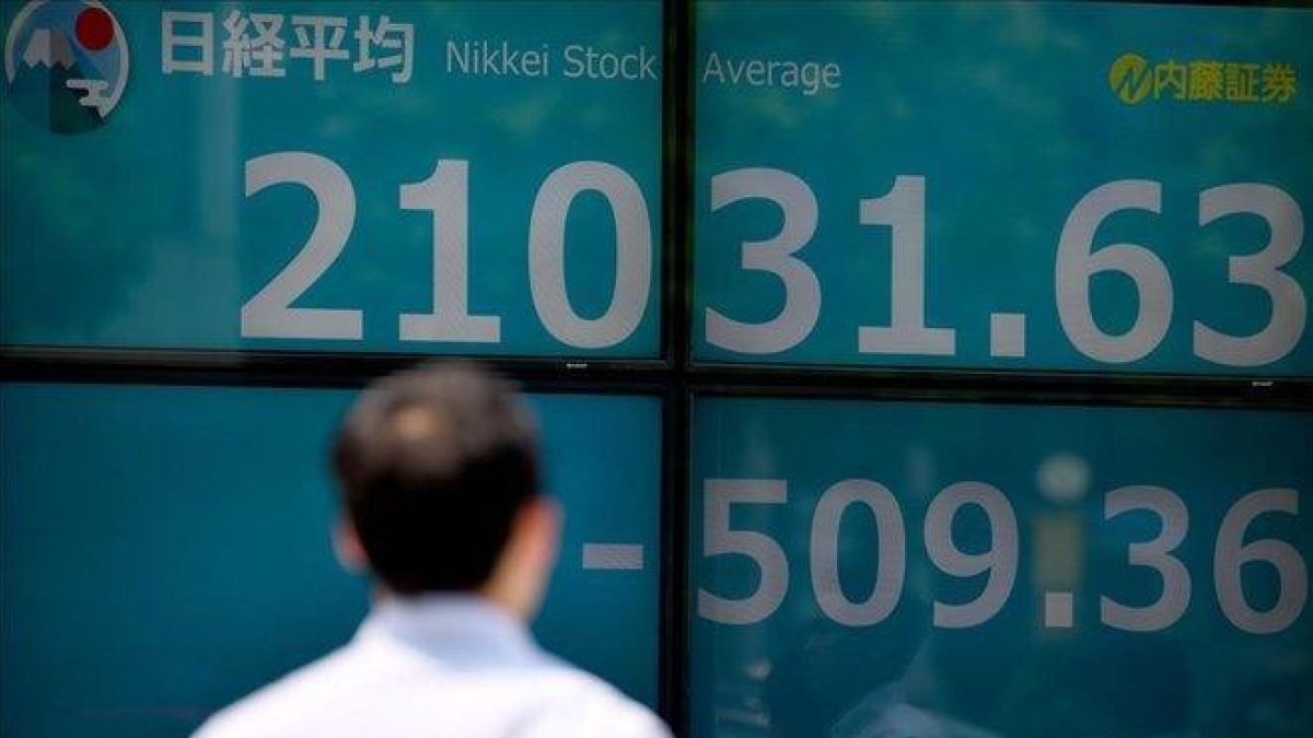 Los descensos se reflejan en la Bolsa de Tokio.-