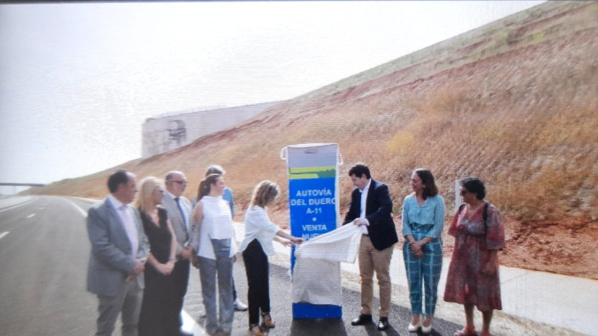 Momento de la inauguración del tramo. MARIO TEJEDOR