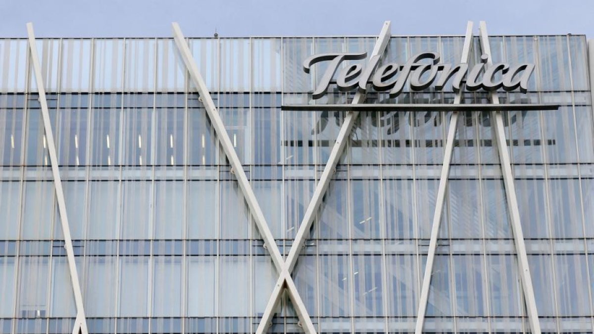 Telefónica consigue reducir un 9% su deuda neta en el ejercicio de 2017-ALBERT GEA (REUTERS)