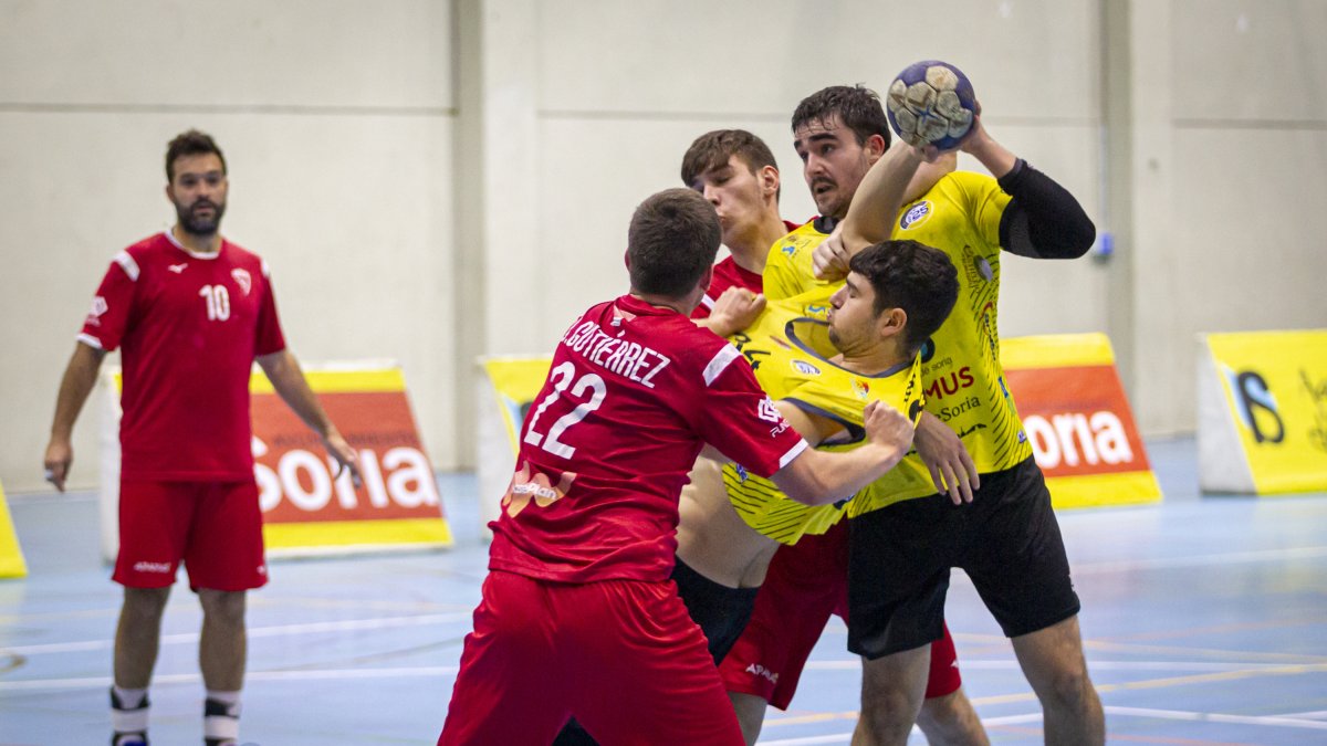 Balonmano Soria afronta dos partidos, Atlético Novás y Guadalajara, importantes para la clasificación. G. MONTESEGURO