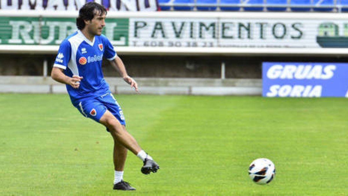 Unai Expósito será una de las novedades en el once rojillo. / ÁLVARO MARTÍNEZ-