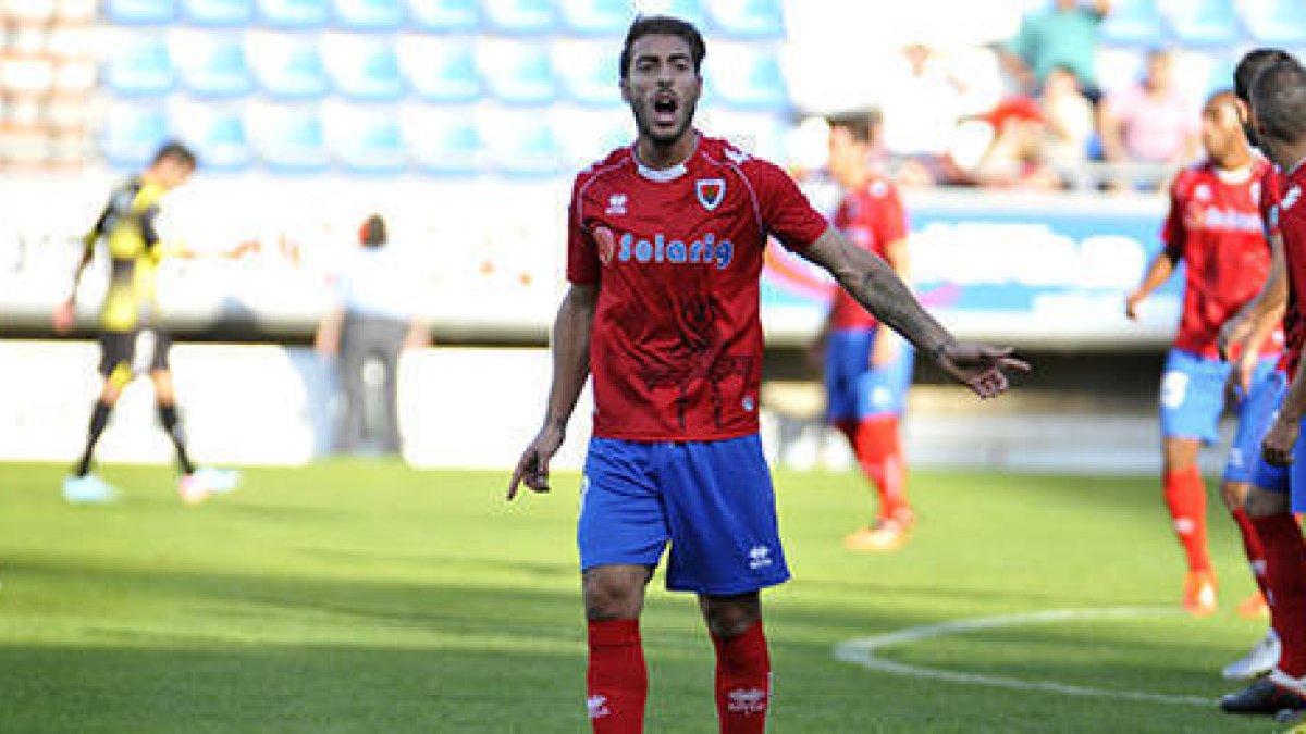 Miguel Palanca podría disputar ante el Murcia su primer partido como titular. / DIEGO MAYOR-
