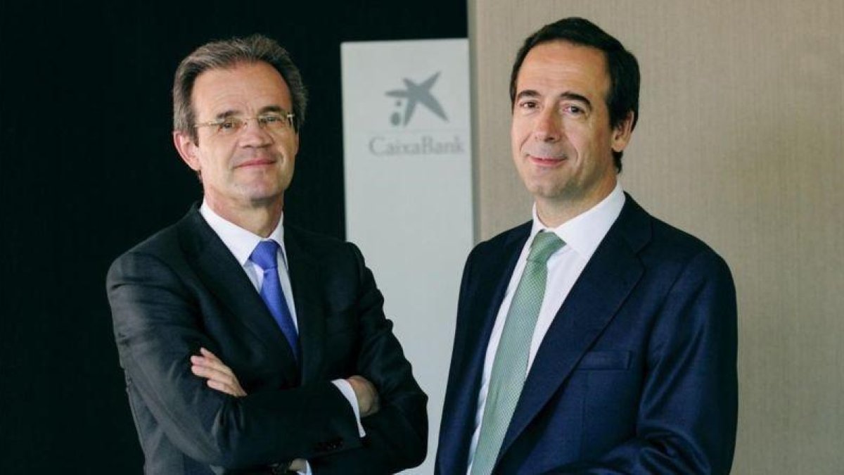 Jordi Gual, presidente de CaixaBank, y Gonzalo Gortázar, consejero delegado.-WWW JOANTOMAS NET