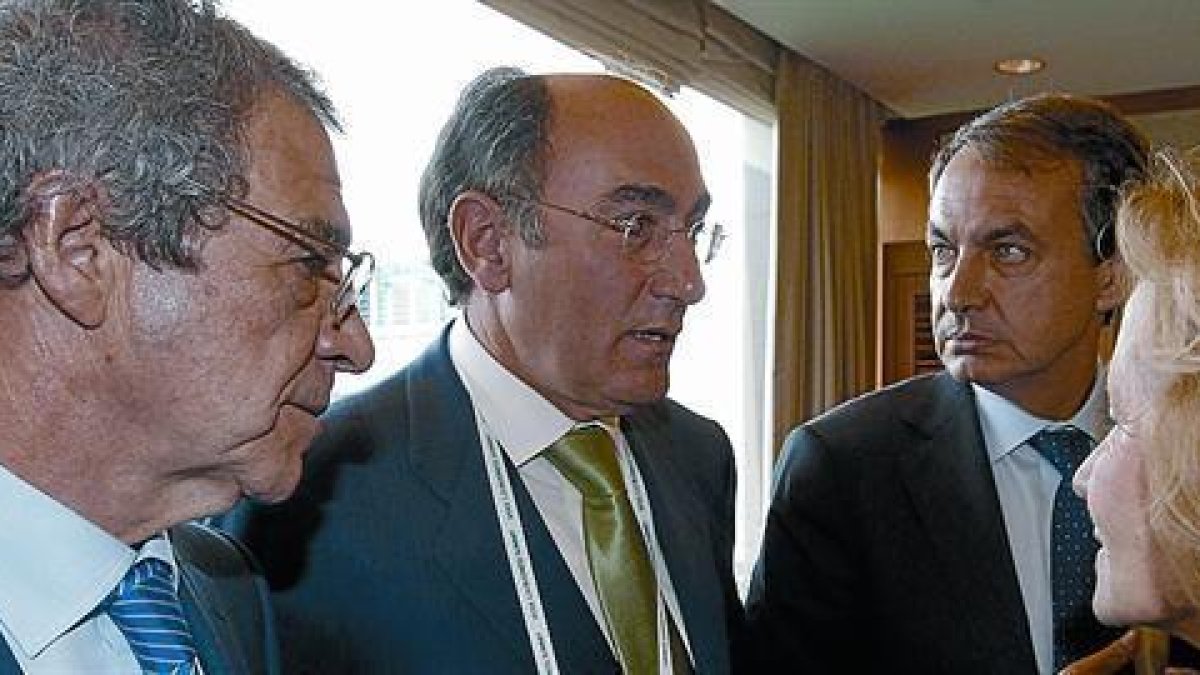 El presidente de Iberdrola, Ignacio Sánchez Galán (segundo por la izquierda), en Seúl en el 2010 junto a los entonces presidente del Gobierno, José Luis Rodríguez Zapatero; vicepresidenta económica, Elena Salgado; y presdiente de Telefónica, César Alierta-EFE