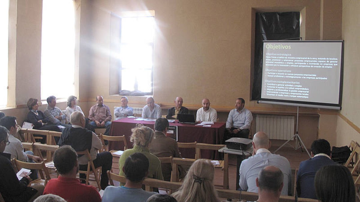 Presentación celebrada ayer en San Esteban a cargo de la directiva de Empresoria. / JAVIER NICOLÁS-