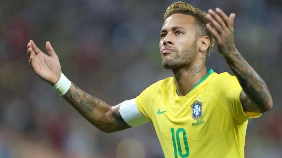 Neymar se queja durante el amistoso disputado ante Argentina en Arabia Saudí.-EL PERIÓDICO