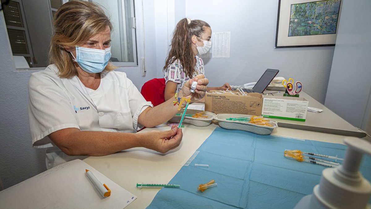 Vacunación contra la Covid.-MARIO TEJEDOR