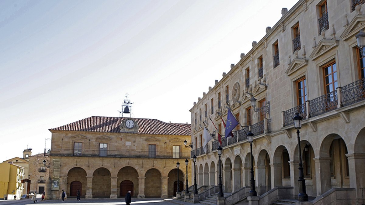 Exterior del Ayuntamiento de Soria en una imagen de archivo. HDS