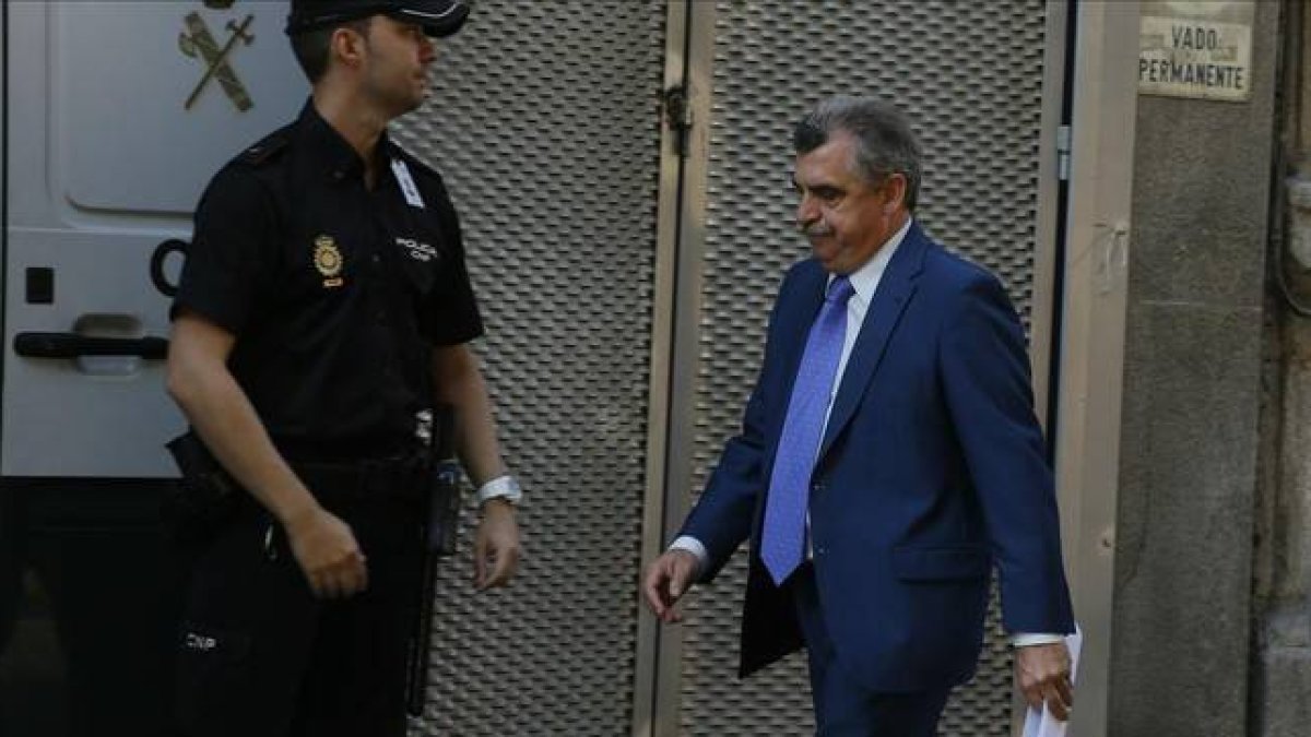 El juez Ismael Moreno, a su llegada a la Audiencia Nacional.-AGUSTÍN CATALÁN
