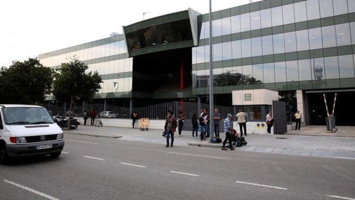 La fachada del CTTI donde esta mañana ha entrado la Guardia Civil.-RICARD CUGAT