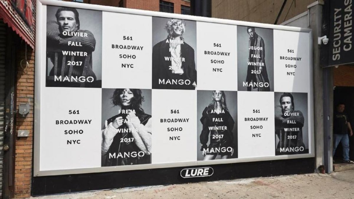 Carteles anunciando la nueva tienda de Mango en Nueva York.-EL PERIÓDICO