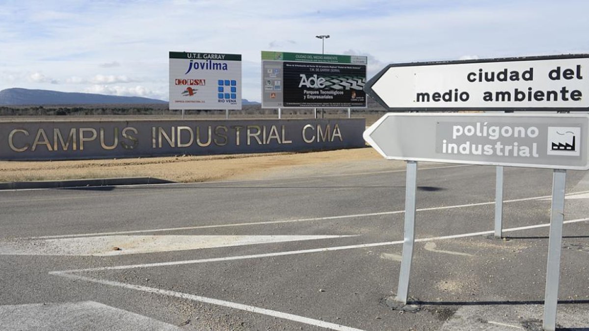 Acceso al Campus Industrial de la CMA, ahora denominado Pema.-ÁLVARO MARTÍNEZ