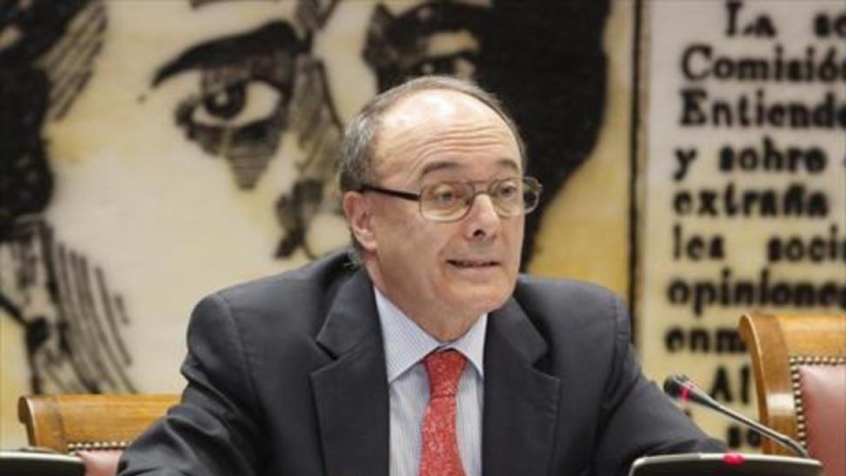 El Gobernador del Banco de España, Luis María Linde, el año pasado.-ARCHIVO / AGUSTÍN CATALÁN
