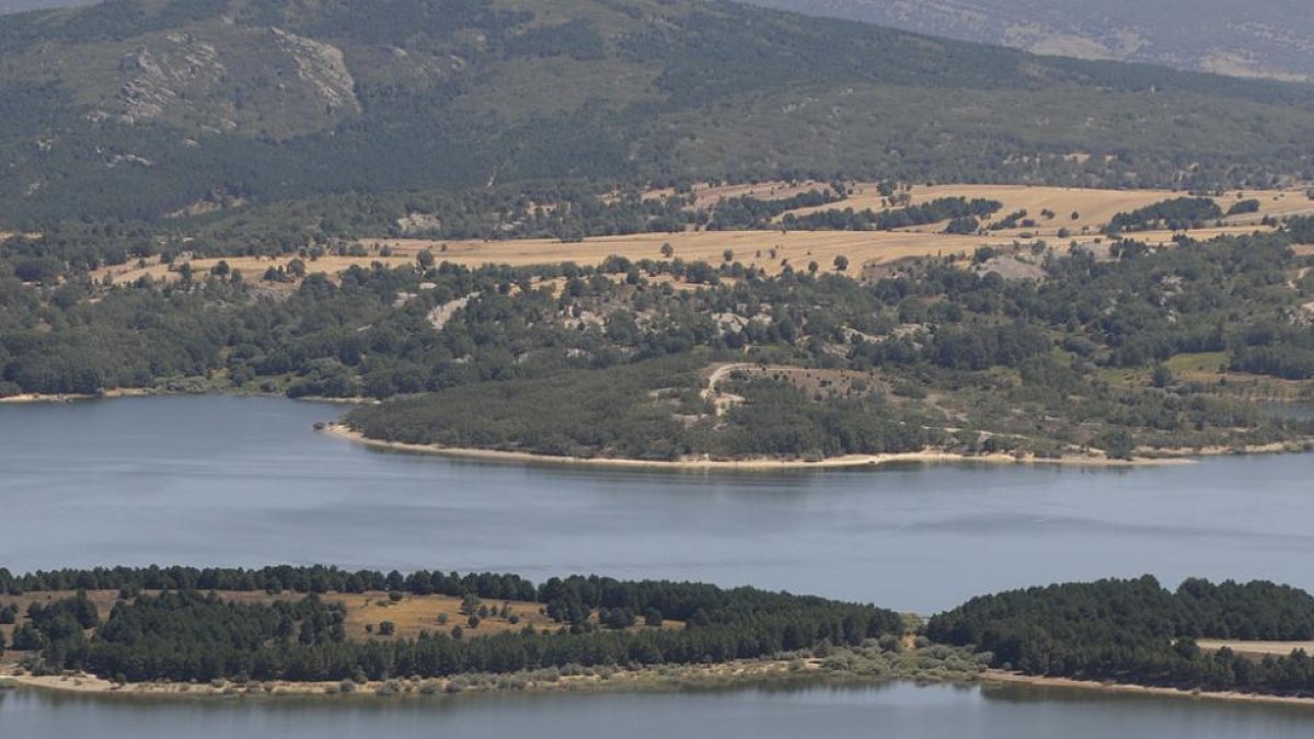 Zona de baño del pantano en las inmediaciones de Villaverde-V.G.