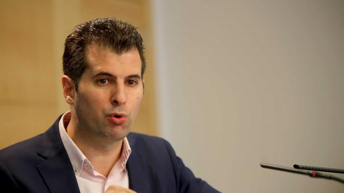 El portavoz del Grupo Parlamentario Socialista, Luis Tudanca, comparece en rueda de prensa para valorar el proyecto de Presupuestos Generales de Castilla y León en 2016-Ical