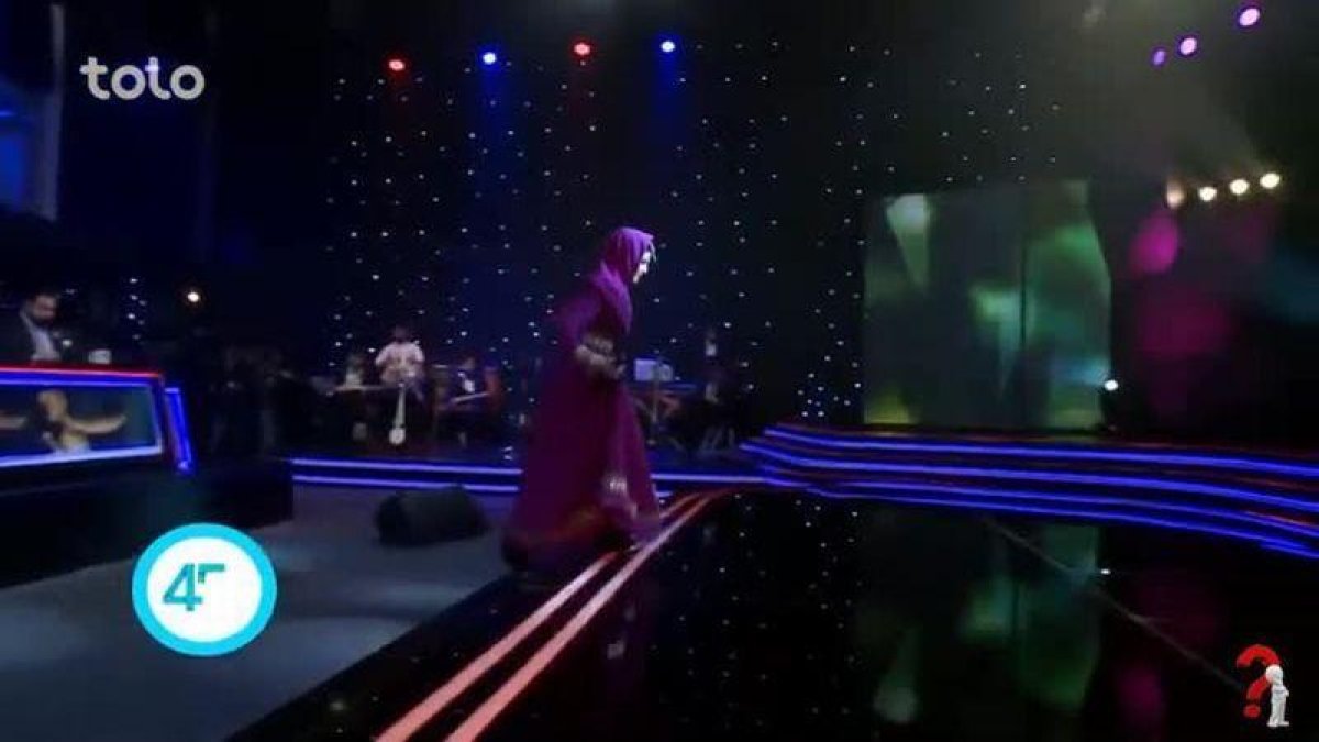 Zalala Hashimi en una de sus actuaciones en Afgan Star.-YOUTUBE